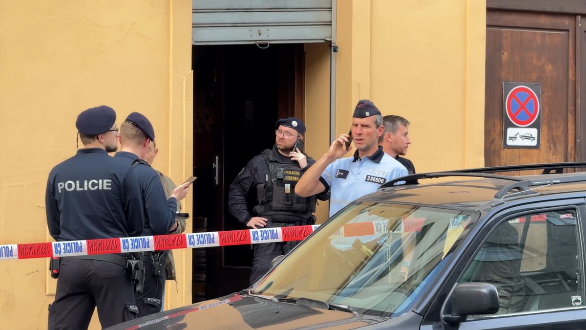 Ubodaný muž v hospodě v Praze, policie zadržela podezřelého z vraždy